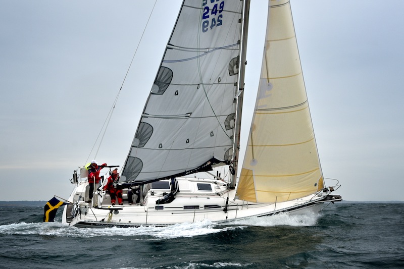 2 Elan 333 seglar