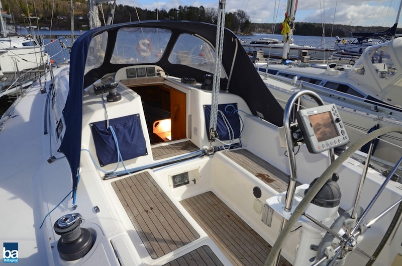 8 Elan 333 sittbrunn