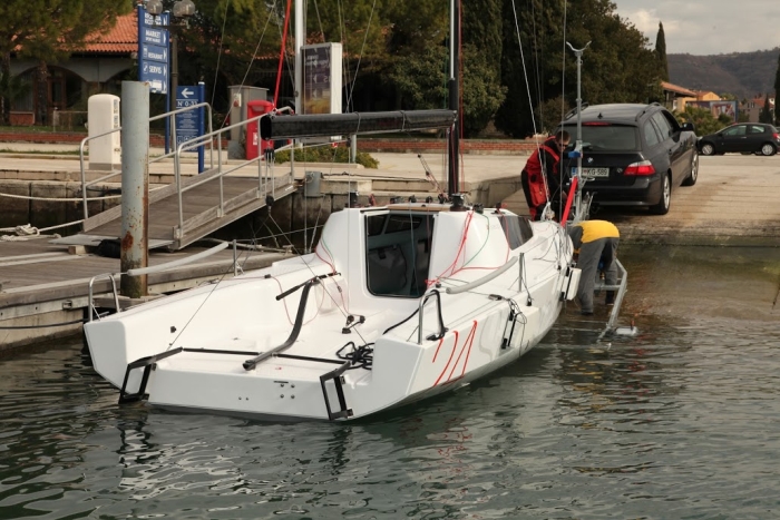 Eftersom centerbordet lyfts helt in i skrovet, är Seascape 24 ovanligt enkel att dra upp och ta efter bilen till nya farvatten. 6SEASCAPE24trailer
