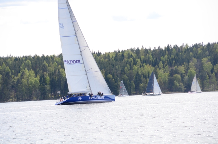 Störst som alltid är 100-fotaren Hyundai skeppad av Bertil Söderberg. Tar han line honors i år? 3Huyandai
