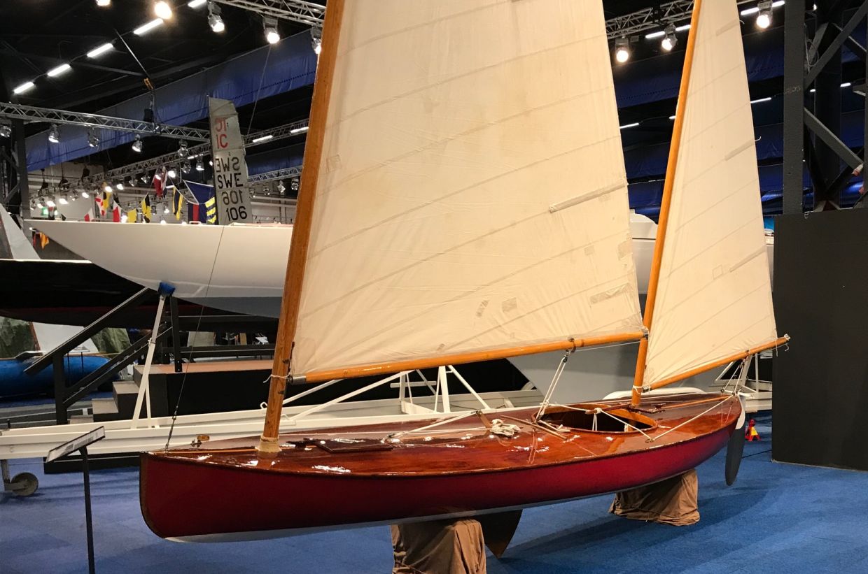 Segelkanoter var förr ett enkelt billigt sätt att komma ut i skärgården. I en C eller E-låda började många. Kanot