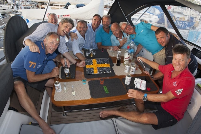 Eric Alfredsson i röd tröja rattar sin Oyster 575 Lisanne väl. Han vände om och var-stand-by i 17 timmar när Lady Nor behövde hjälp. I vår blir det Antigua Week, sedan jorden runt. 4Lisanne