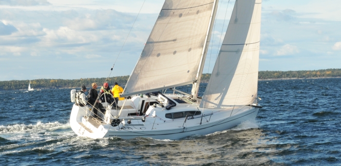 Dehler 35 ger pigga prestanda och snygga linjer. En 2011 gick fort för 1 100 000 kr. ny13