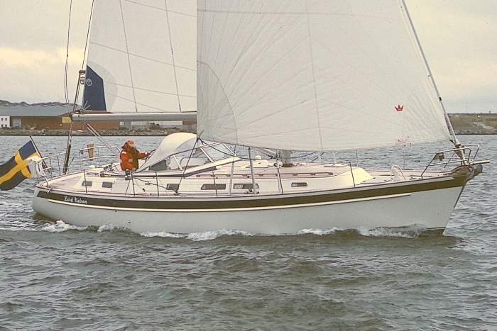 Hallberg-Rassy 43 Mk I från 2002 har sålts för cirka 2,6 mot 2,7 förr. ny15