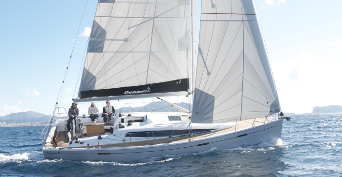 Dehler 38 fyller seglen. Dehler38saljersoligt