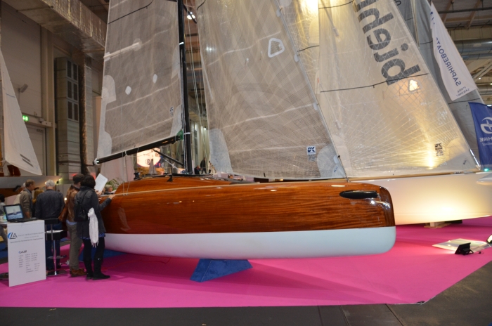 LA 28 Daysailer är ett möbelbygge med sydtysk sjöfinish och byggd i bakad mahogny. Kryssarestäv, karbonrigg från Seldén, ett eller två roder ingår. www.la-yacht.de 13LA28