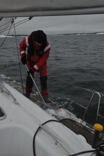 I december 2010 var det kall vinter och för att segla gällde först att skotta snö. 5