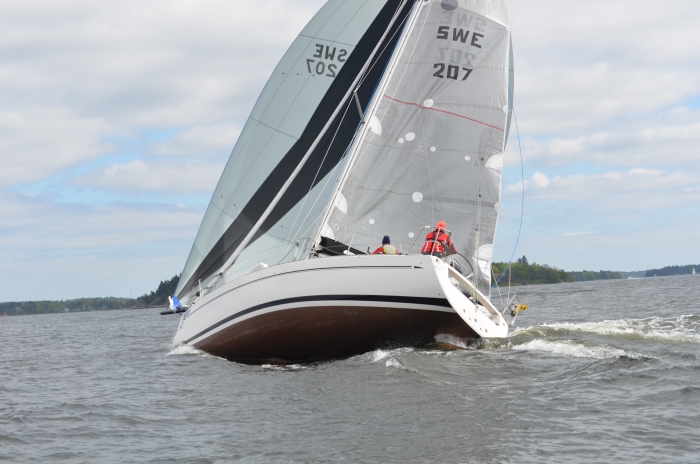 Michael Bergsten körde shorthand och friskt med sin Elan 340 . 3ny