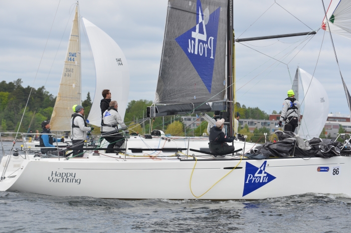 Patrik Forsgren körde sin topptrimmade First 36.7 med ny kolfibermast. 7ny