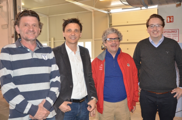 Fem vise män står bakom Moore 55, fr v Milan Mande från More Charter, Mihael Primorac VD för More Boats, Maurizio Cosutti designer och Einar Halldin med More Sailing. Leo Curin, tekniskt ansvarig saknas på bilden. 19Hjarnorna