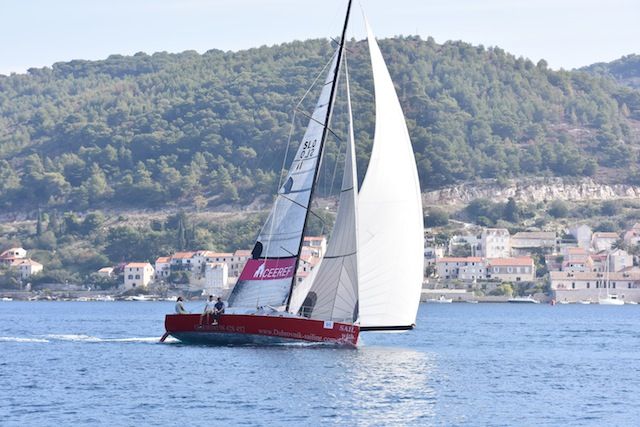 FW 40 är för oss i norr en okänd lätt, högriggad racer som är trend i Adriatiska Havet.
