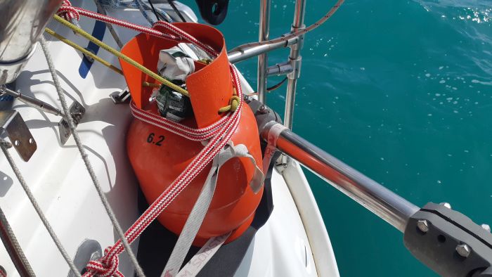 Fjärde sortens gasflaska på den här resan. gas