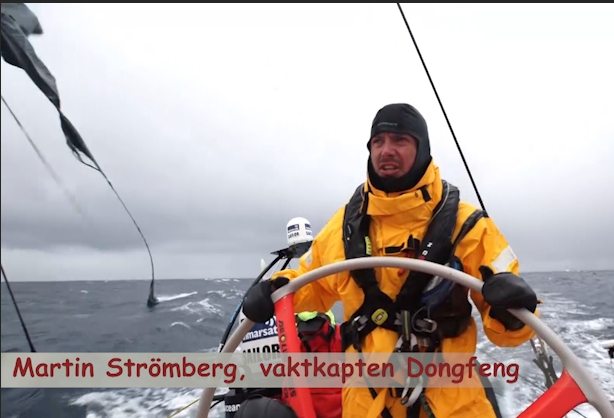 Martin Strömberg styr in i hamn efter masthaveriet. mastmartin